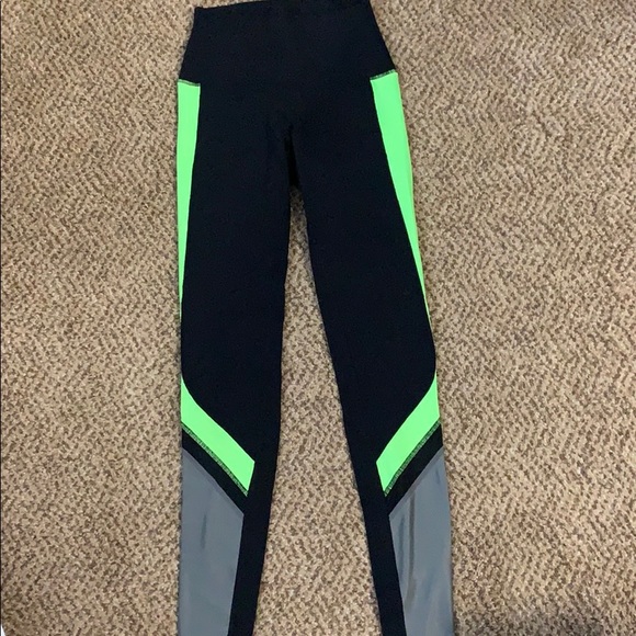 ALO Yoga Pants - Alo yoga leggings, perfect condition!